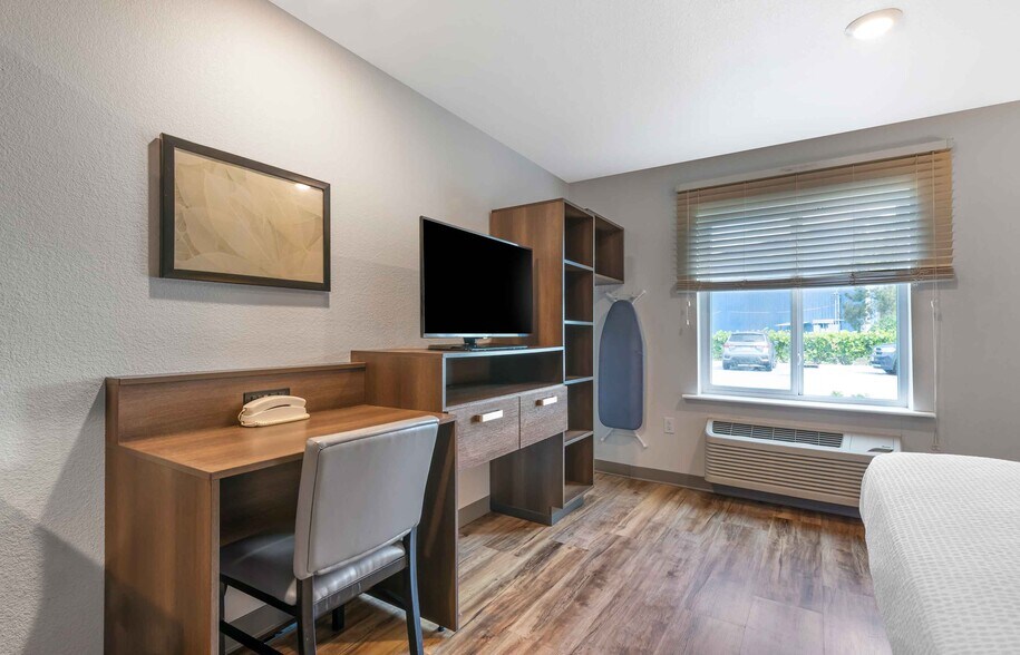 Building Photo - Furnished Studio-Melbourne - West Melbourne