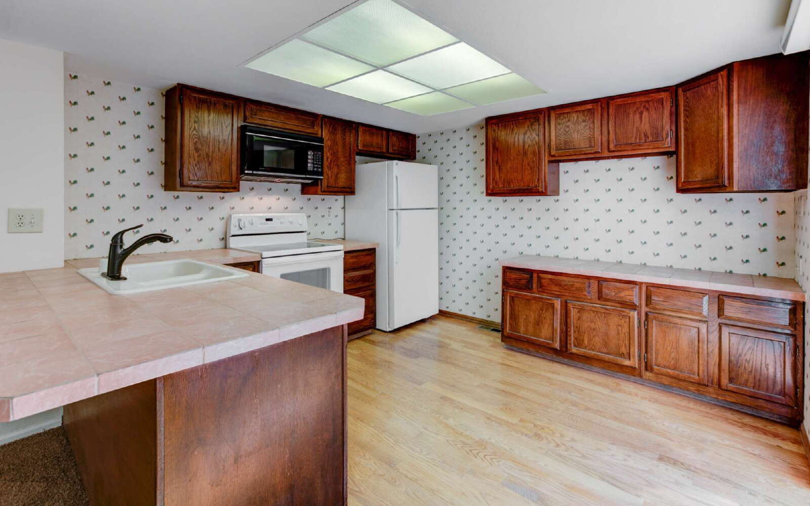 Building Photo - Prime Location Near Fort Carson – Townhome...