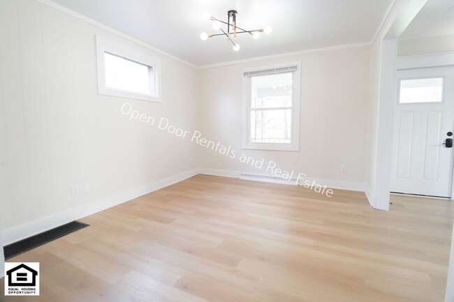 Building Photo - Now available 3 bedroom home