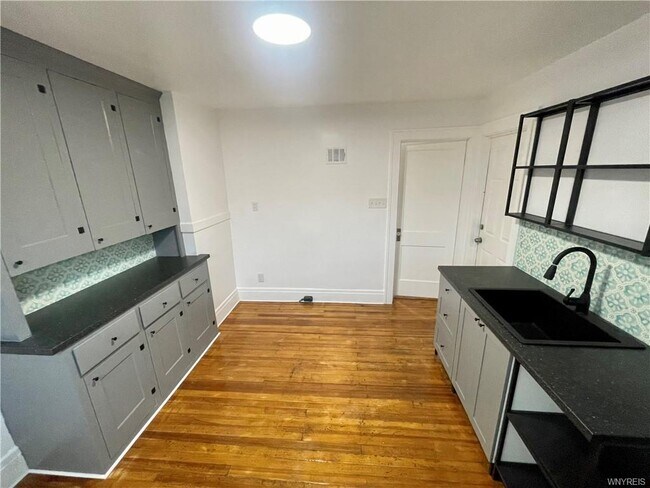 Building Photo - 434 23rd St