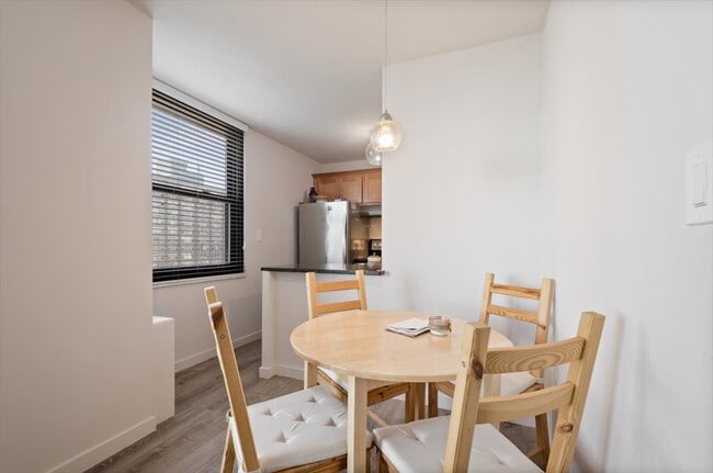 Building Photo - 5701 N Sheridan Rd