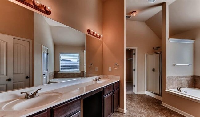 Building Photo - 135 Lindsey Terrace