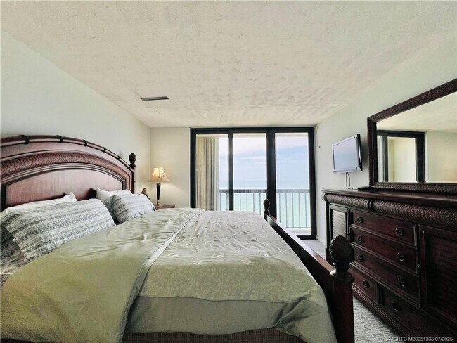 Building Photo - 10680 S Ocean Dr