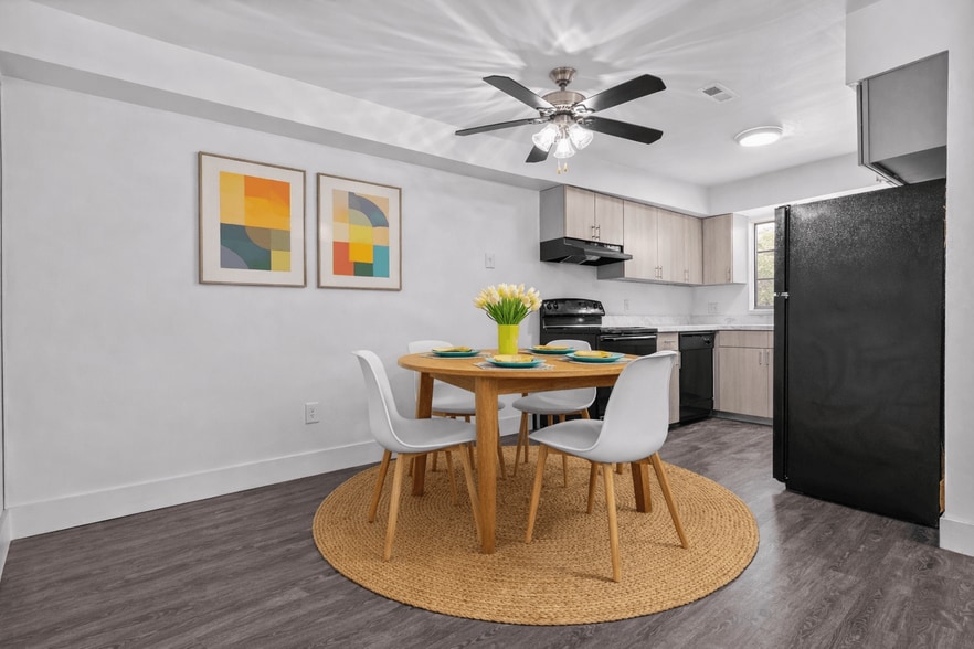 Building Photo - Pilgrim Village - Canton, MI