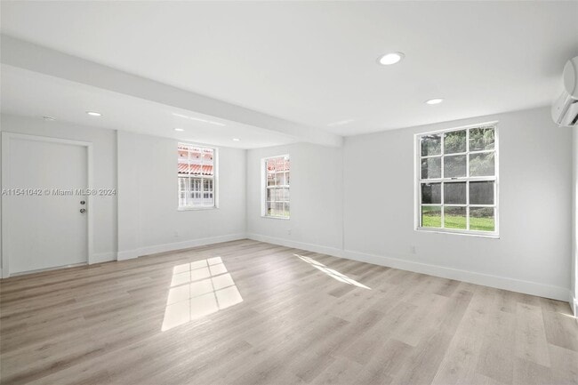 Building Photo - 1224 Country Club Prado