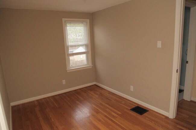 Building Photo - 1536 Elmwood Ave