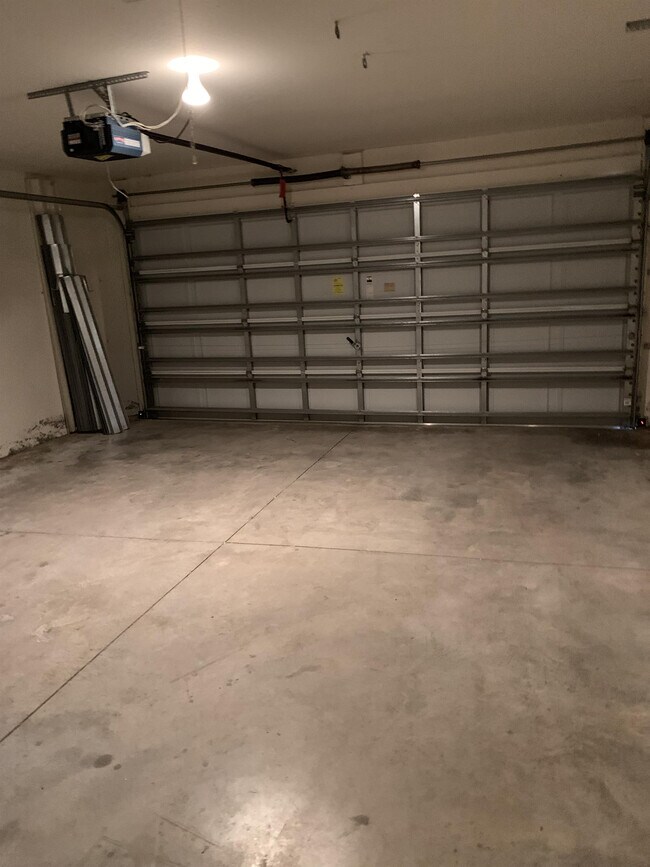 Building Photo - 4311 NE 23rd Pl