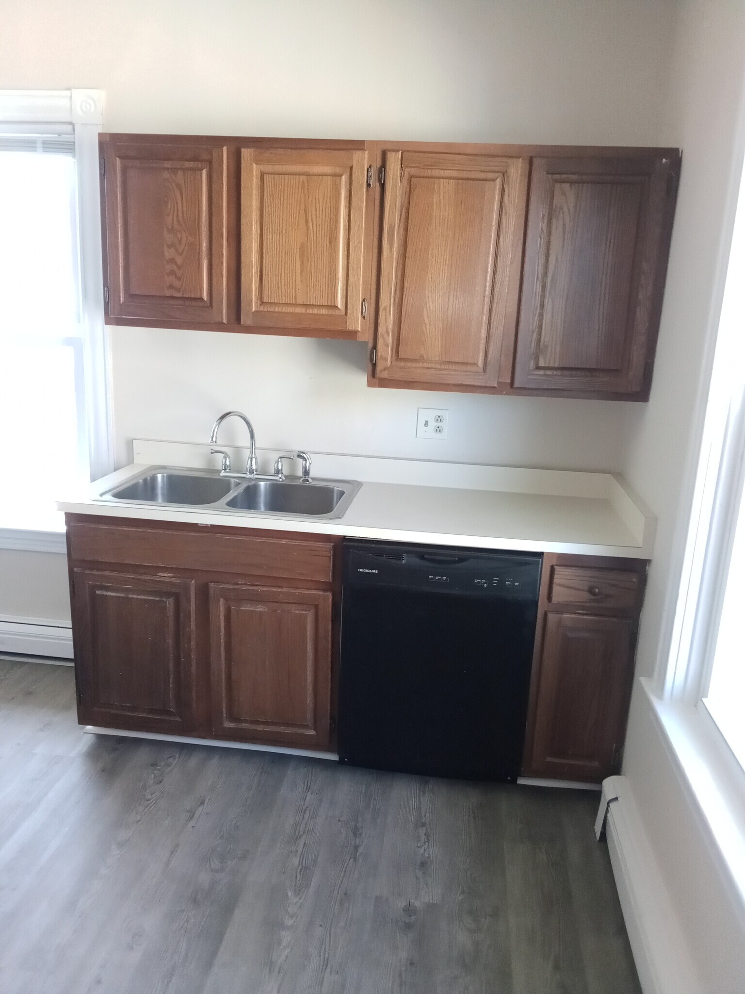 Kitchen sink and dishwasher - 23 Ogden St