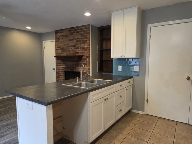 Building Photo - 507 Peppertree Ln