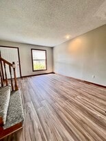 Building Photo - 1220 SE 8th St