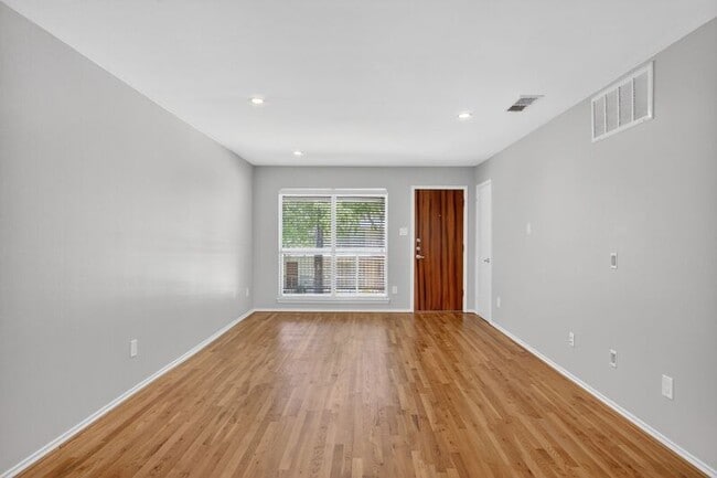 Building Photo - 4616 W Lovers Ln