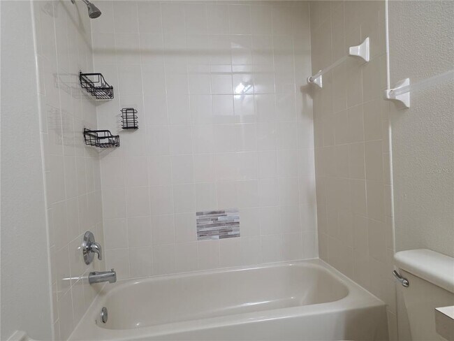 Building Photo - 16661 Cedar Crest Dr