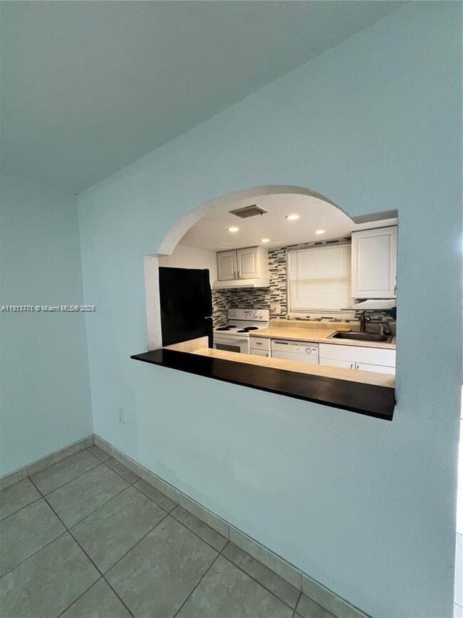 Building Photo - 7125 Bay Dr