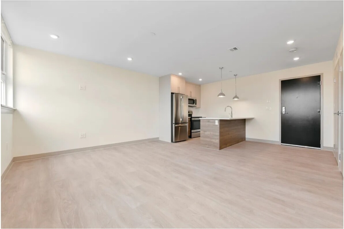 Building Photo - 400 Dorchester St