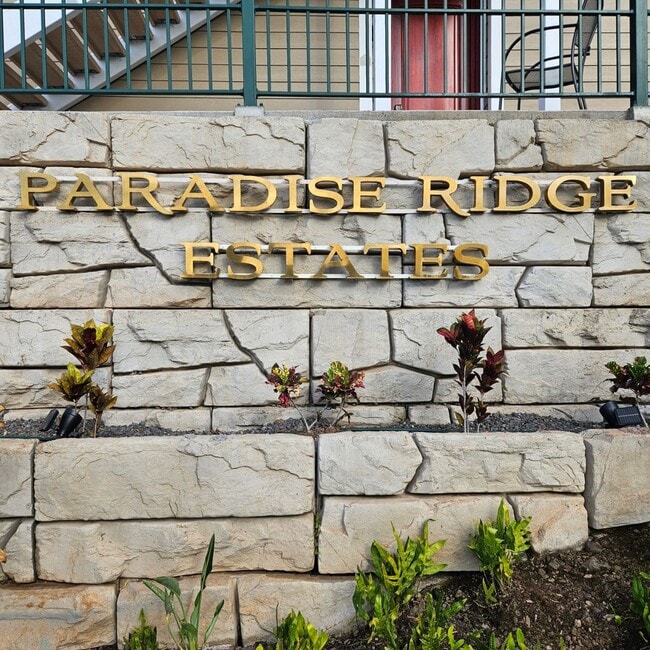 Building Photo - Luxury 3/2 Grated Community in South Kihei.