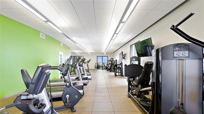 Building Photo - 1 Beach Dr SE