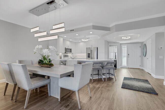 Building Photo - 420 Cove Tower Dr