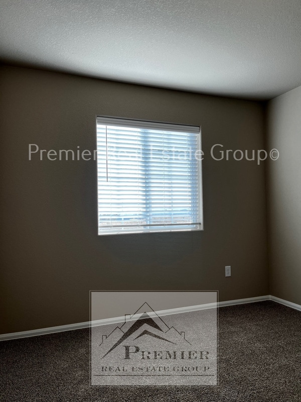 Building Photo - 7783 Sand Lake Heights