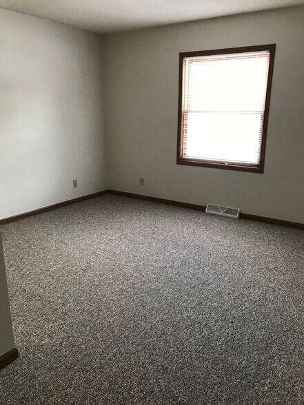 Building Photo - 5153 State Rd 17