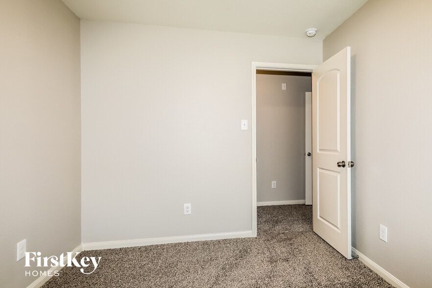 Building Photo - 22422 Base Light Dr