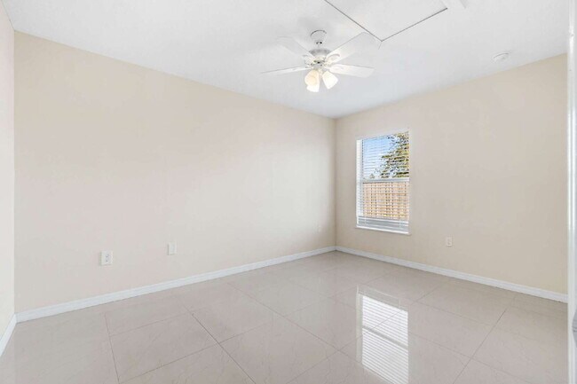 Building Photo - Spacious 3BR Home with Tile Floors & Spa-Like Primary Suite – Marion Oaks