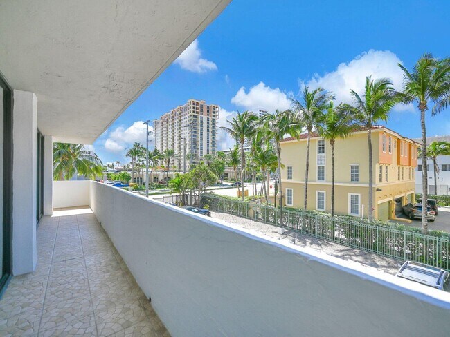Building Photo - 2049 S Ocean Dr