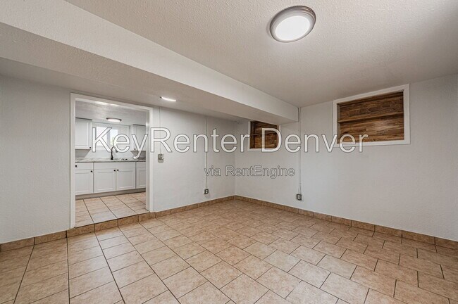 Building Photo - 929 5th St