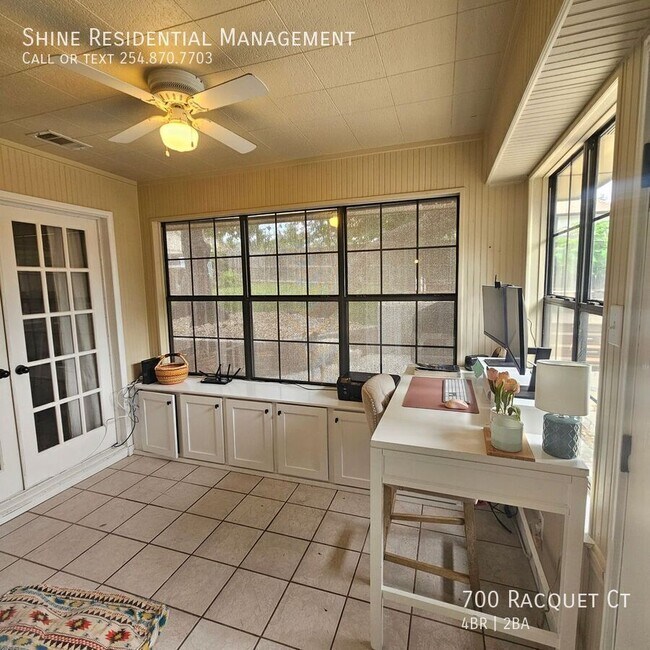 Building Photo - 700 Racquet Ct