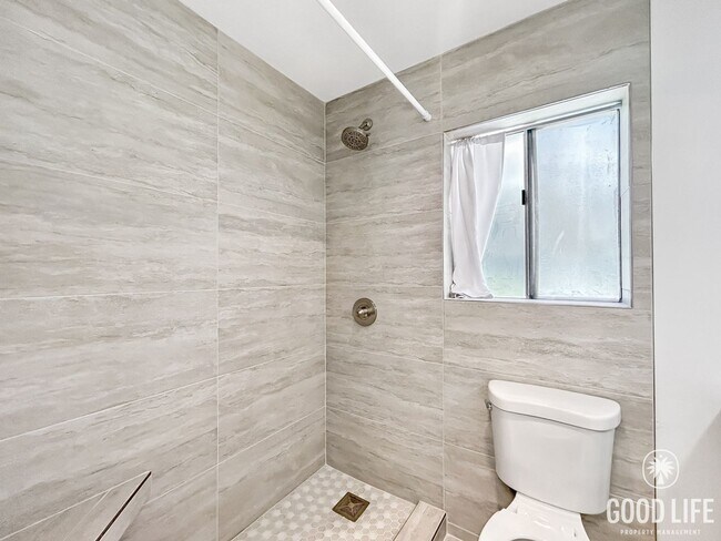 Building Photo - Great Studio Available for Rent in Mission...