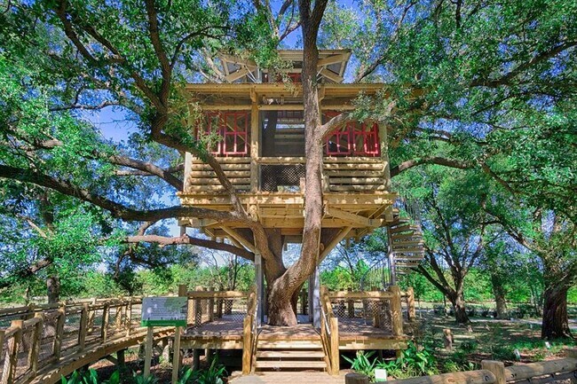 Building Photo - 15123 Parkland Canyon Dr