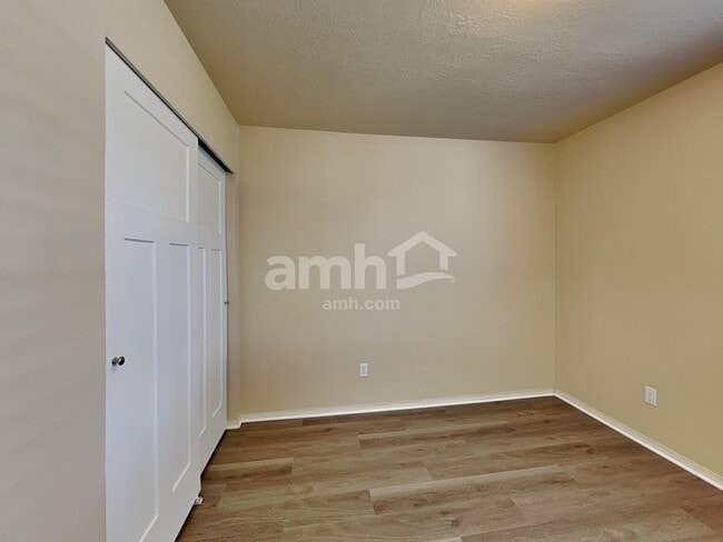 Building Photo - 5551 Geneva Way