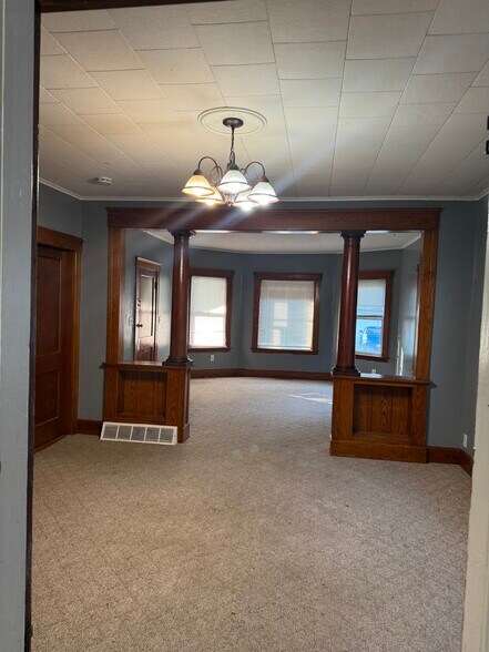 Building Photo - 41 Elm St