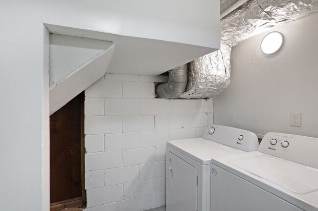 Building Photo - 3675 Charles Dr