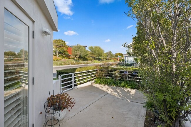 Building Photo - 721 Marigold Ave