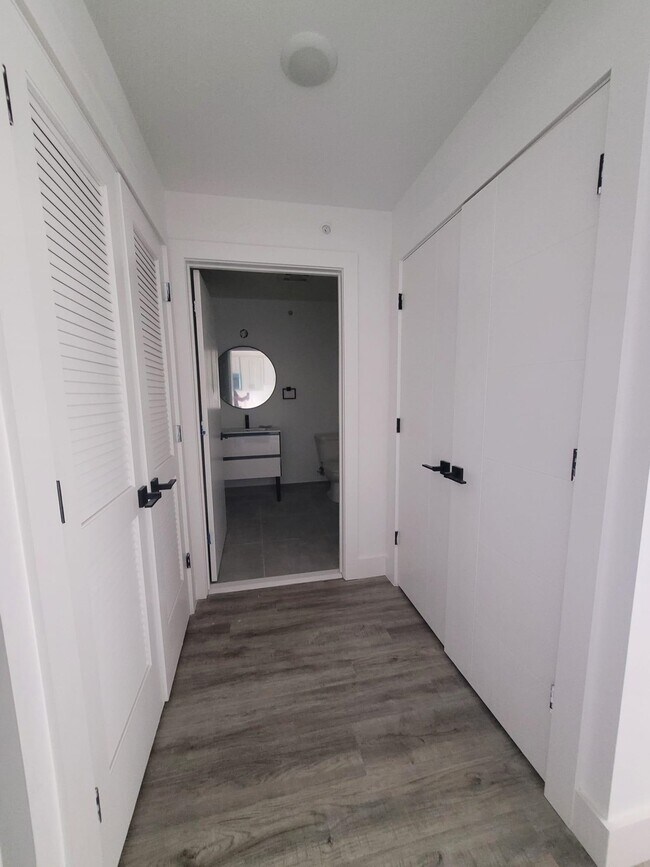 Building Photo - 242 Spring St