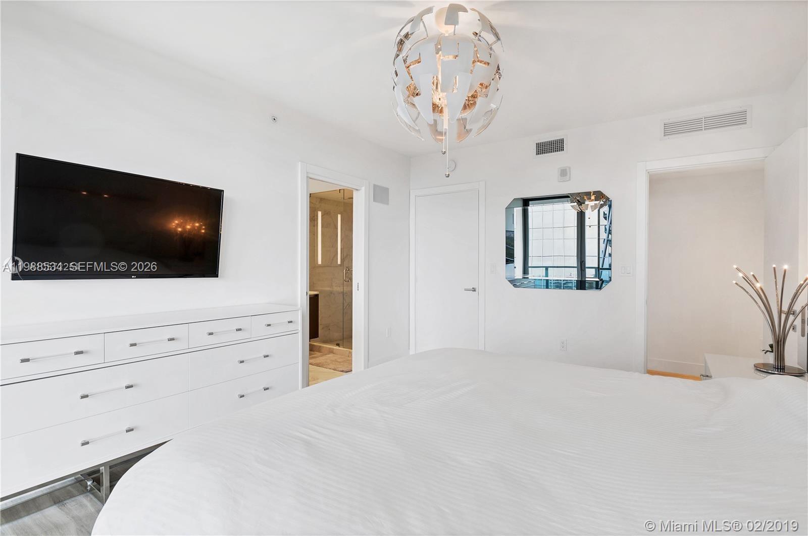 Building Photo - 1451 Brickell Ave