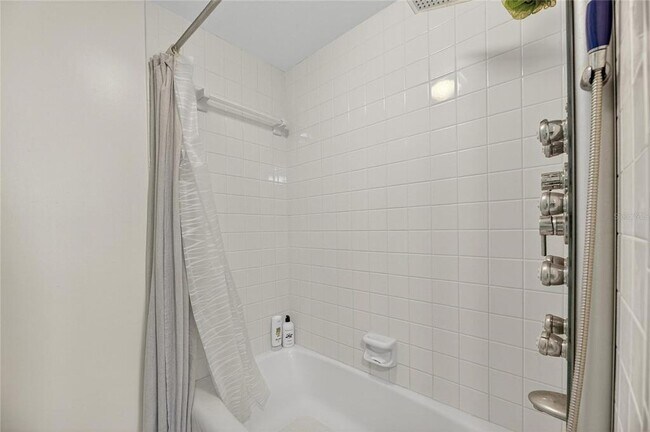 Building Photo - 7100 Sunshine Skyway Ln S