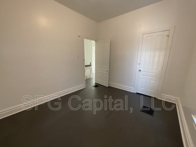 Building Photo - 1433 Monroe St