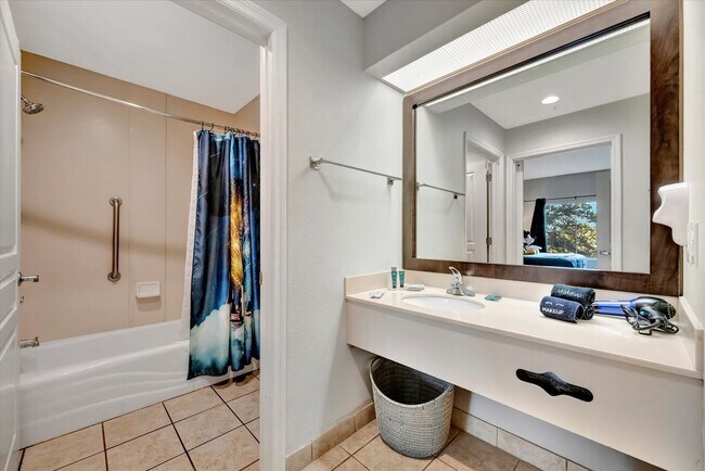 Building Photo - 8303 Palm Pkwy