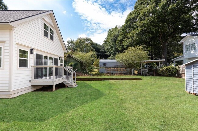 Building Photo - 433 Trabert Ave NW