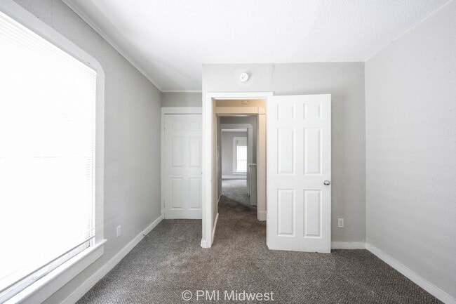 Building Photo - 240 N Beville Ave