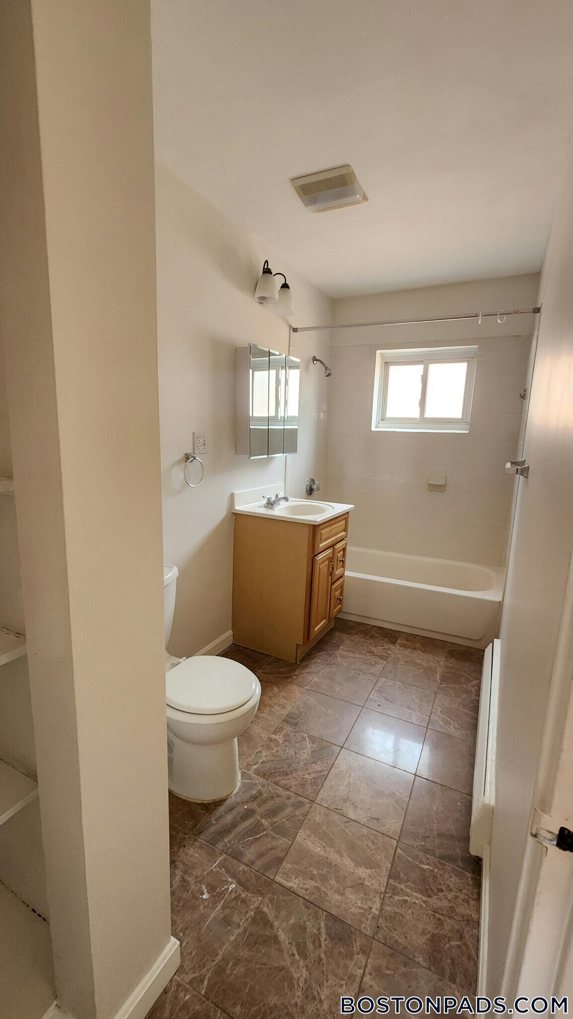 Building Photo - 65 Chiswick Rd