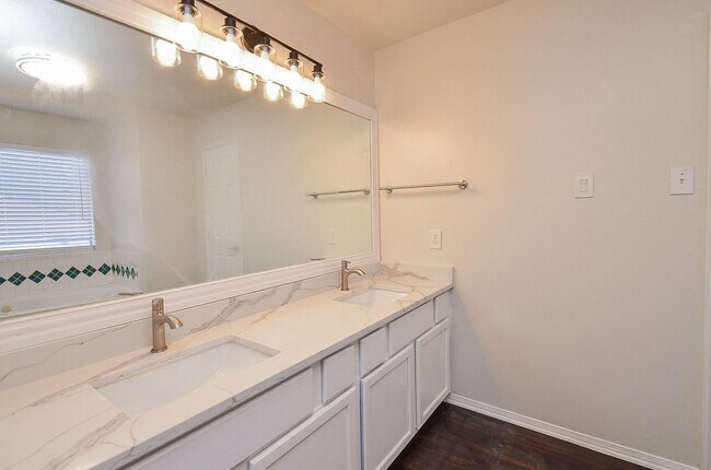 Building Photo - 3027 Texas Oak Dr