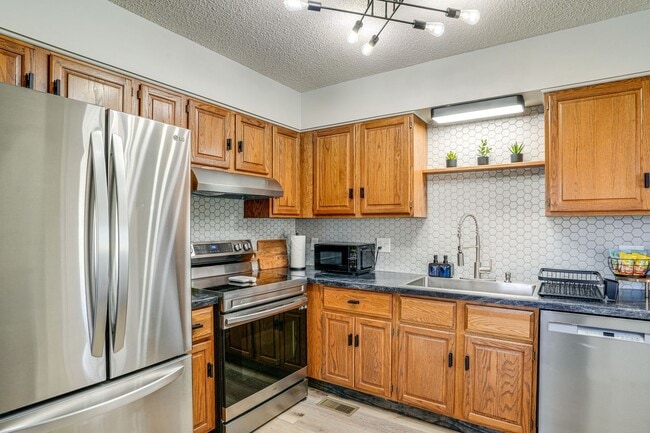 Building Photo - Spacious 2BR Home Near JMU –