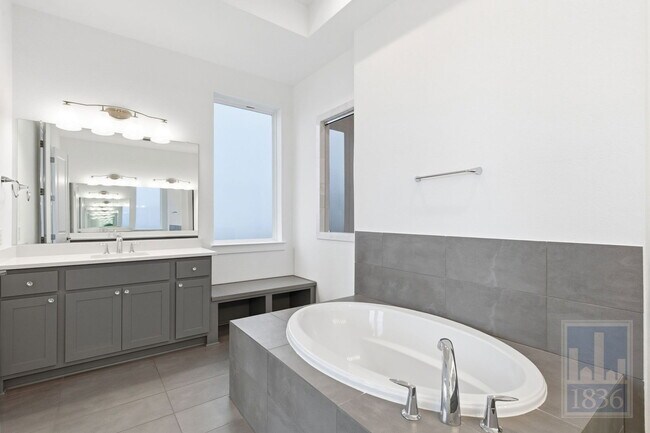 Building Photo - 1024 Siena Sunset Rd