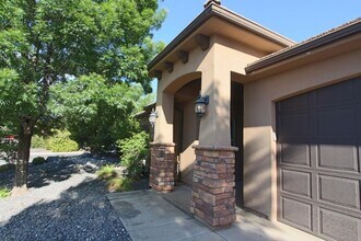 Building Photo - Beautiful Hobble Creek 4 Bed/2 Ba NEW FLOORS & PAINT