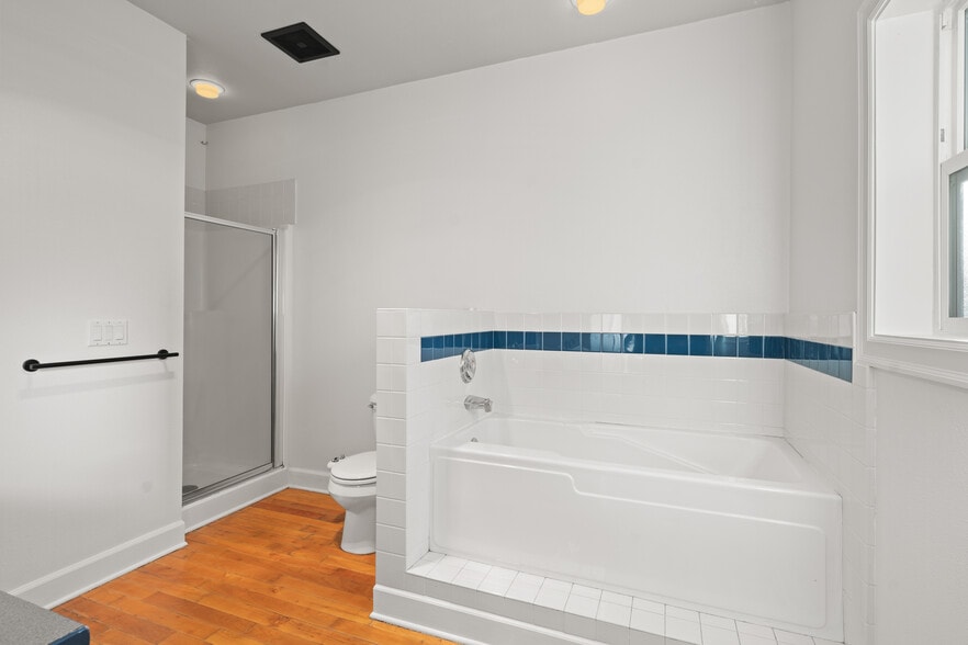 Building Photo - 2275 NE Nuttail Ct