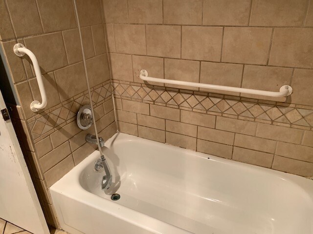 Building Photo - Large secluded 4 bedroom/2 bath in Blue Ridge Estates