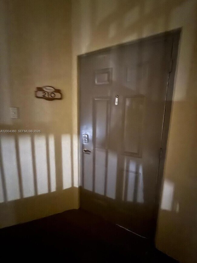 Building Photo - 8999 NW 107 Ct