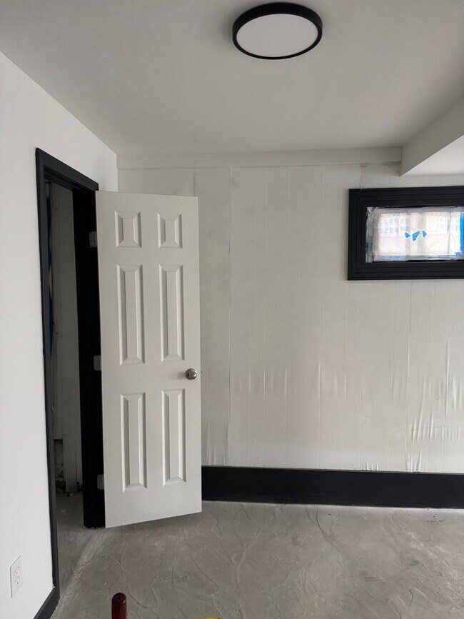 Building Photo - 3079 N 21 St